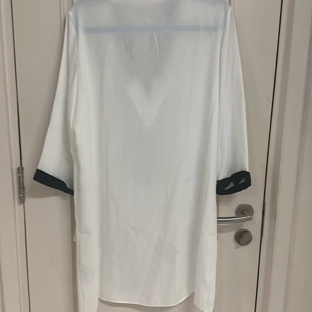 NWT Zara Classic, stylish W& B dress with an interesting detail at V-neck! - Picture 7 of 9
